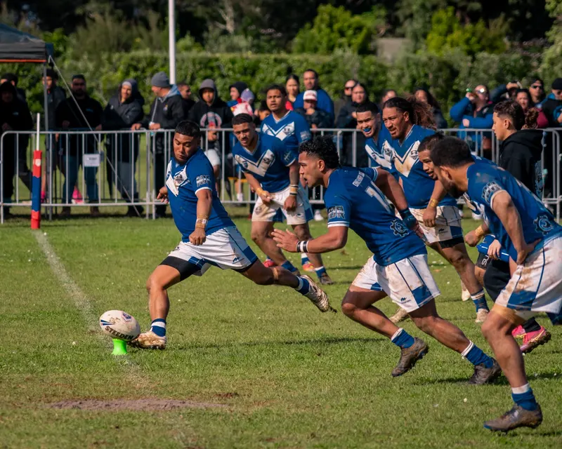 Rugby league team charging from a kick-off